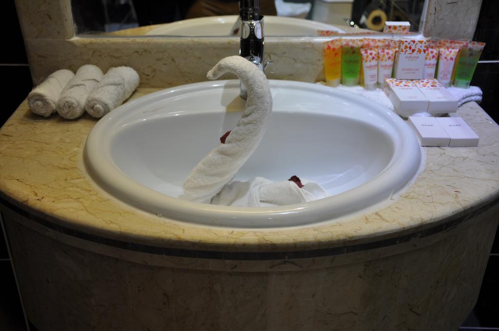 Al Bustan Crown Hotel 2 Arar Cameră foto
